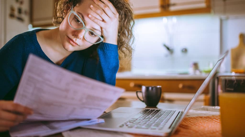 How to Handle Medical Bills While Waiting for a Settlement